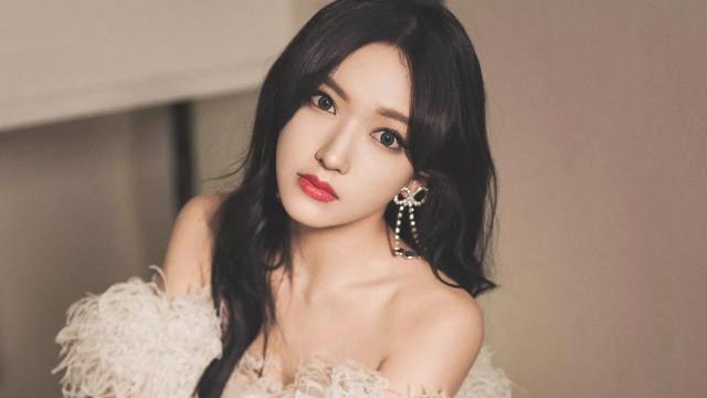 鞠婧祎4000年一遇美少女秒变,鞠婧祎和杨超越照片