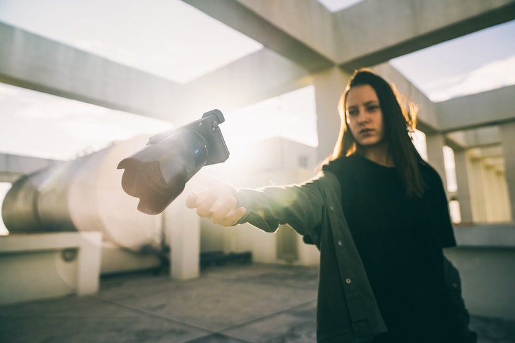 二个同时爱上的人应该选哪个,当两个人爱上一个人