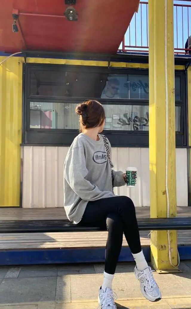 最适合配鲨鱼裤的过膝袜子,搭配鲨鱼裤洋气长筒袜