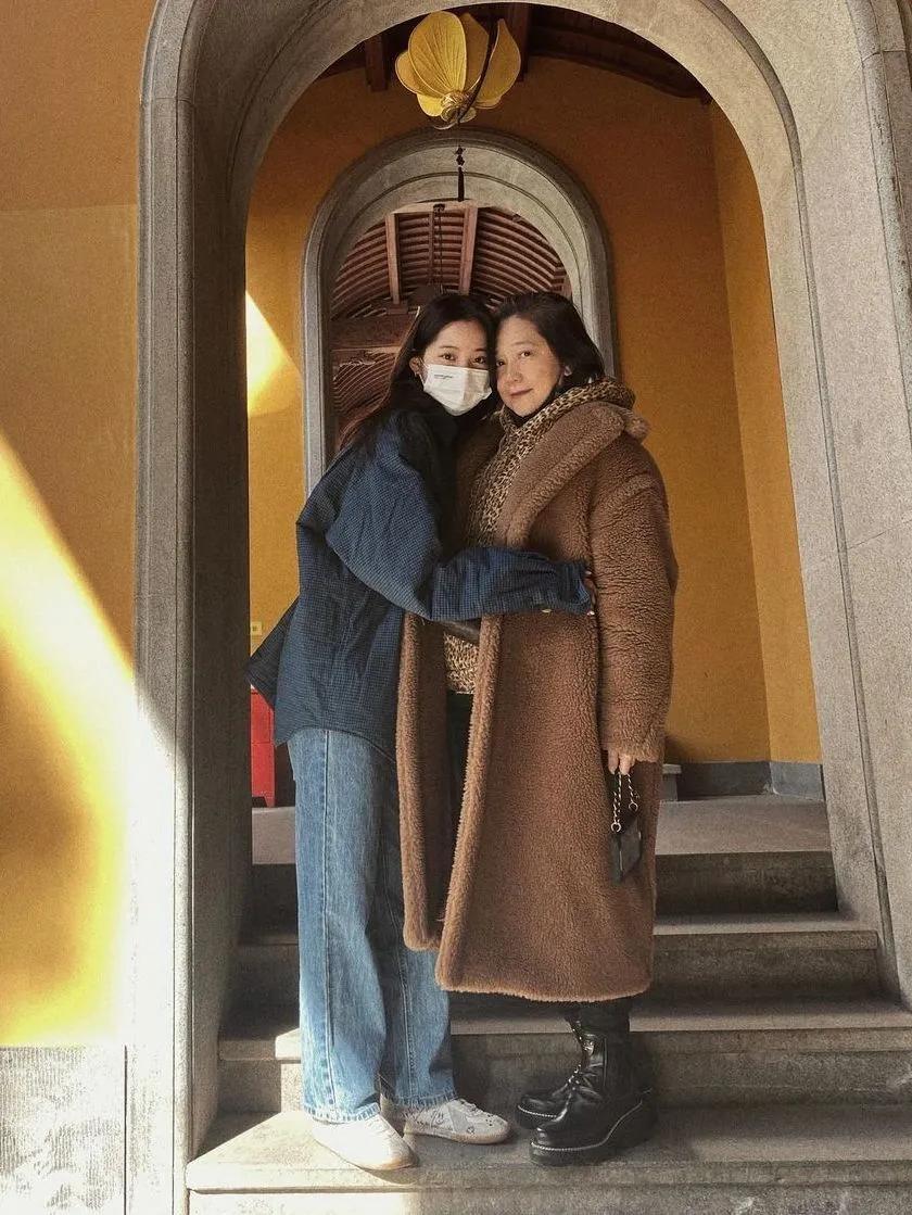 德训鞋奶油蓝白,白百何黑色德训鞋穿搭