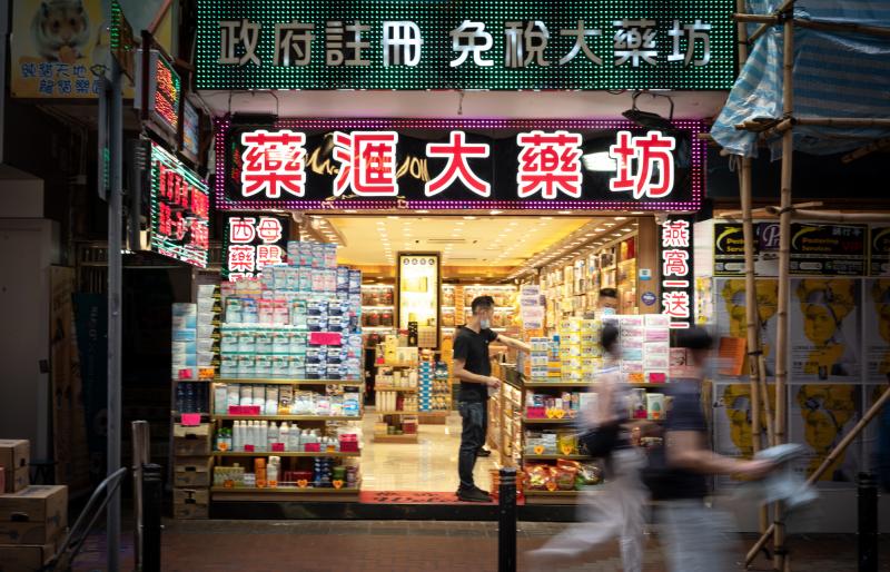 内地客归零、店铺关张，香港铜锣湾变惨了