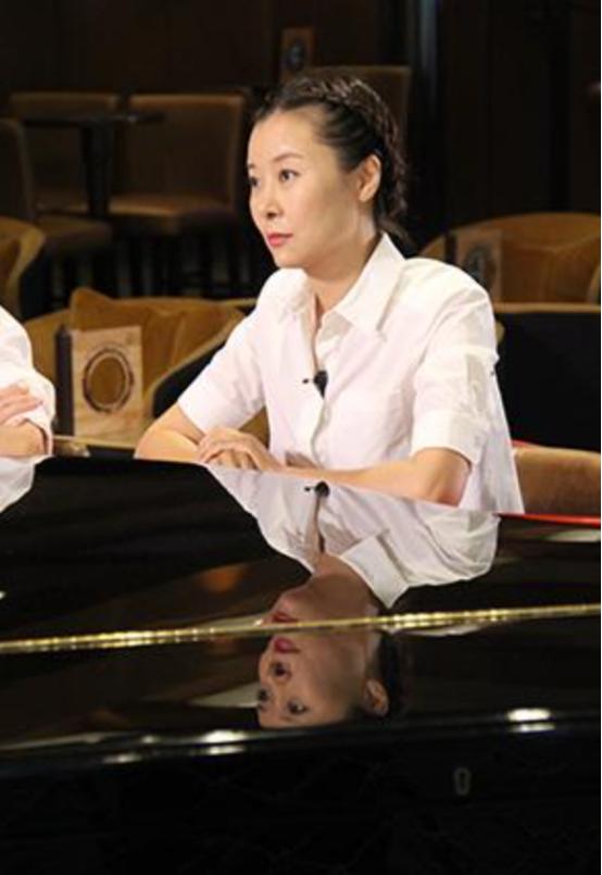 凤凰卫视女主持人柯蓝,柯蓝至今未婚