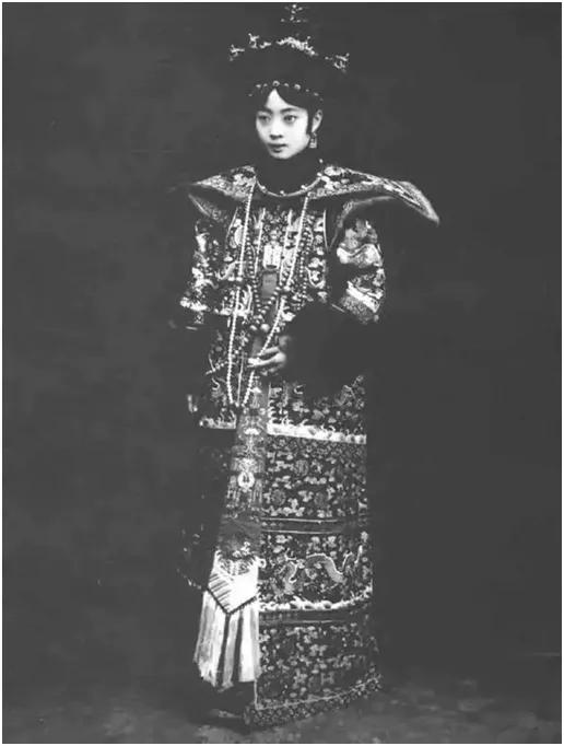 末代皇后婉容简介,末代皇后婉容风华绝代