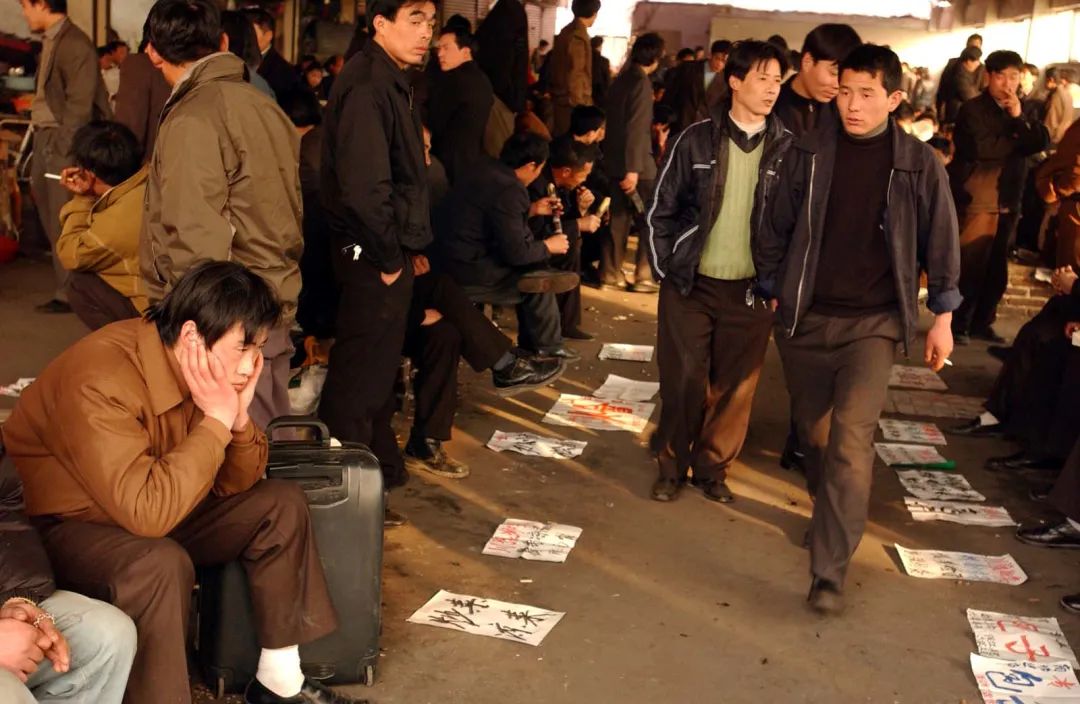 从没有一个国家像中国一样，把所有的秘密都摆到了“墙”面上