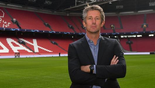 范德贝克加盟曼联中场强手如云,终于下树了