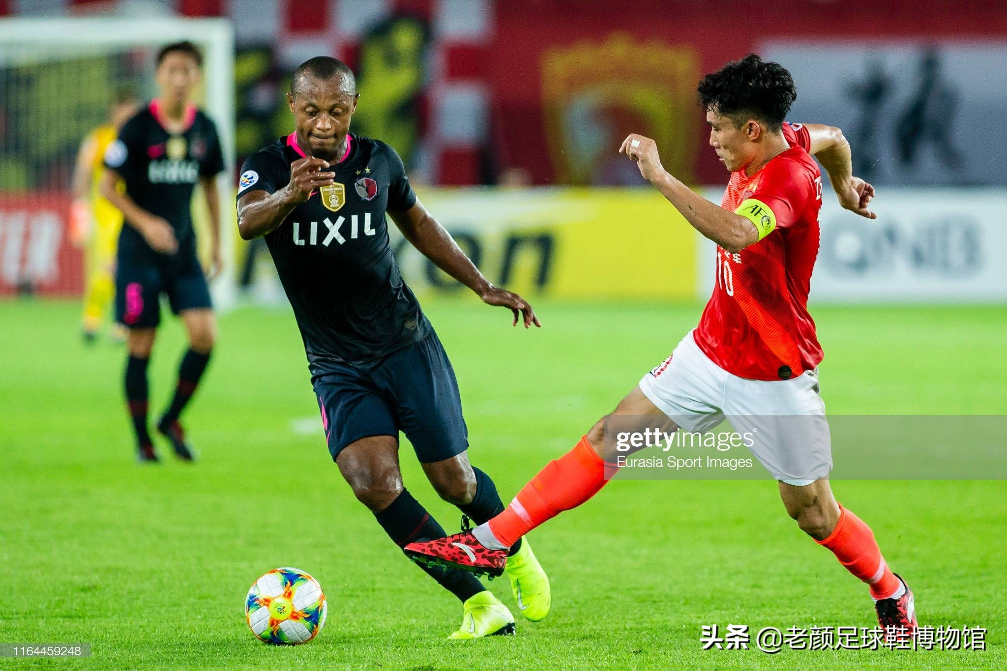 梅西中国行穿的什么足球鞋,盘点梅西穿过的足球鞋