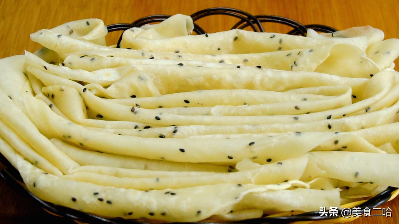 大饼表面干硬怎么回事,烙饼柔软起层有秘诀教你这3个