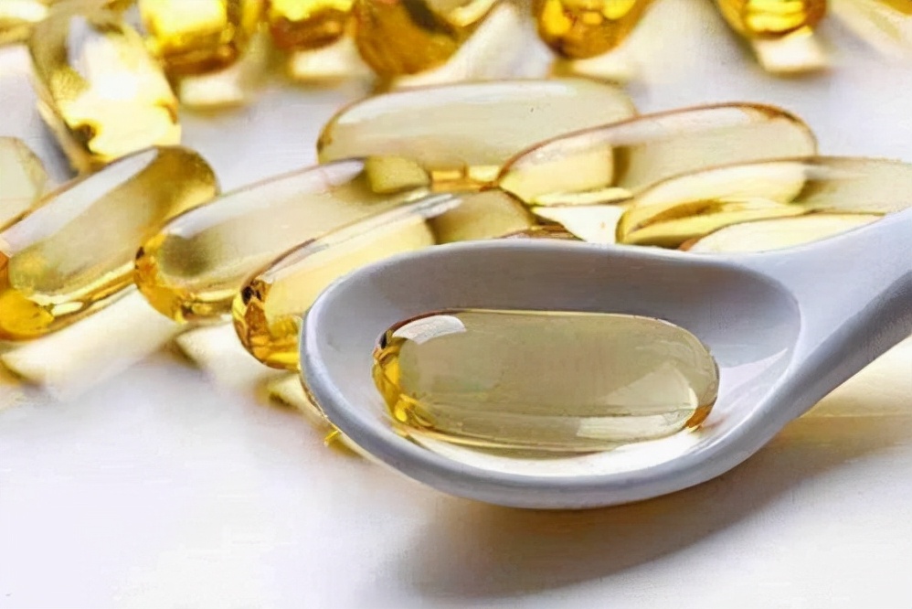 40岁女性每天吃一颗维生素e,49岁的女人吃维生素e起什么作用