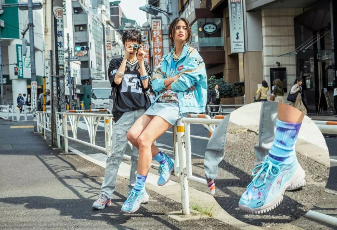 李宁国货时装周发力,李宁新出的秋季外套运动风