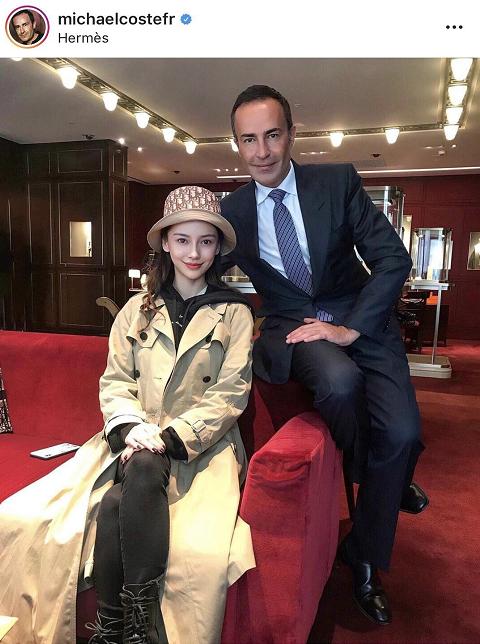 baby巴黎半夜赴私宴！独自约爱马仕总监聊工作？笑容僵硬如雕像