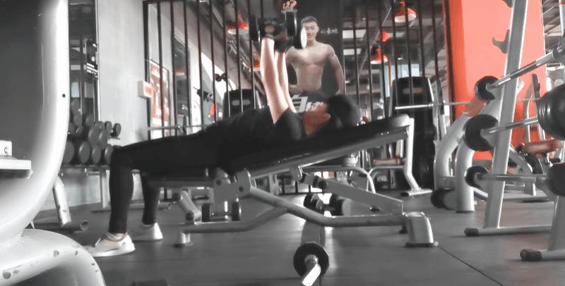 如何改善胸部下垂、外扩等问题？7个动作，让胸看起来挺拔、饱满