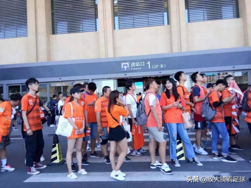 中国足球谢场感动视频,中国足球送行