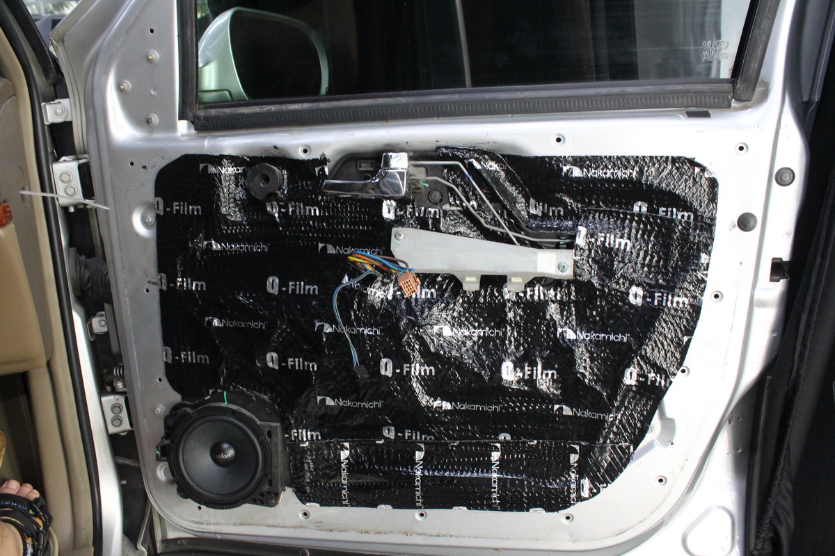 改一改别克GL8汽车音响的一些毛病：大屏小，音质差，噪音大