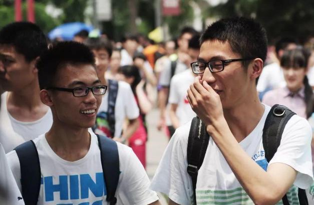 大学毕业后，才明白理科生与文科生的差距，不是“一点点”的问题