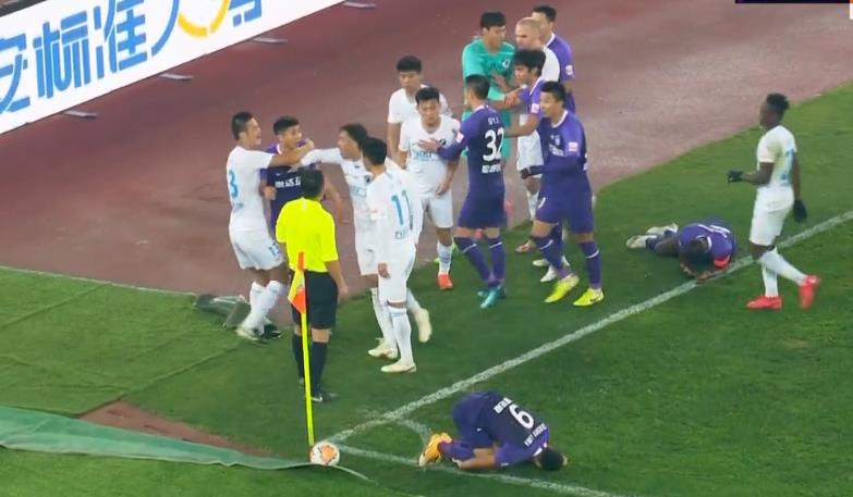 红牌大战中超,中超3张红牌