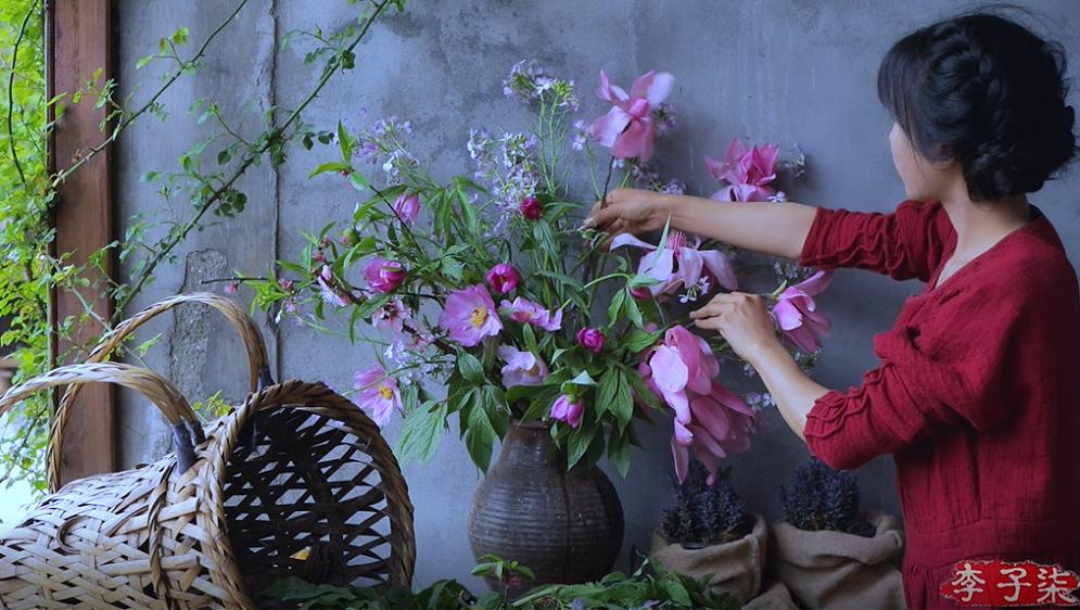 李子柒消失的55天鲜花宴,李子柒火到全球的视频