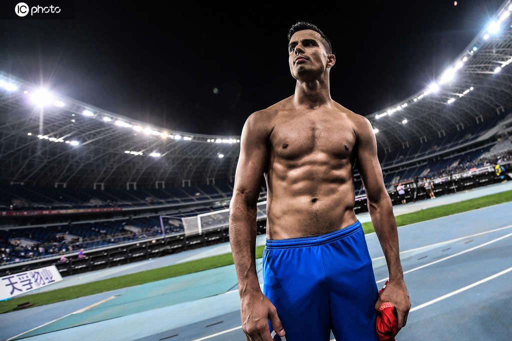 中国球员并非全是白斩鸡魔鬼筋肉人中超也有C罗式身材