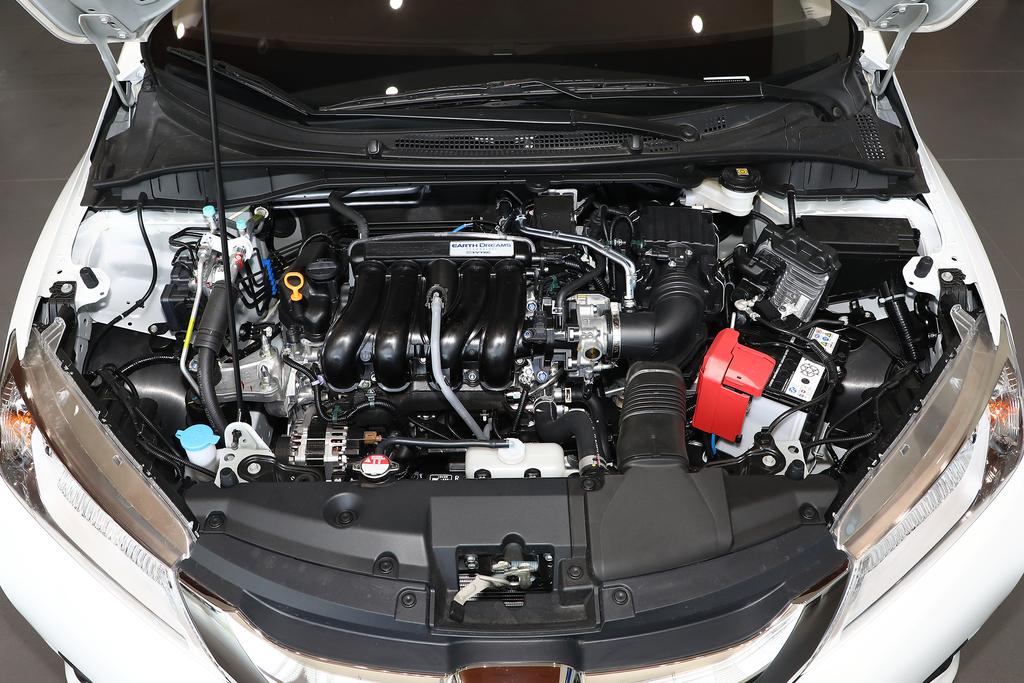 老款本田锋范手动值不值得买,二手车锋范经典好还是八代思域好