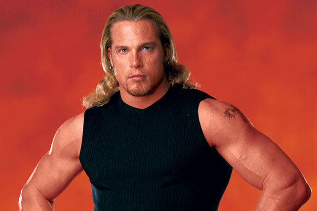 凯恩多少年进入wwe,凯恩打wwe了吗