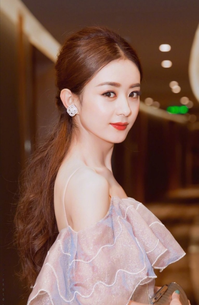 真正的美人在骨不在皮，脸上都有这3个特征，越老越有气质