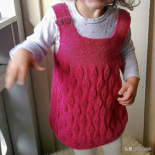 依可爱女孩马甲裙棒针编织教程,各色毛线的宝宝马甲编织教程0-2岁