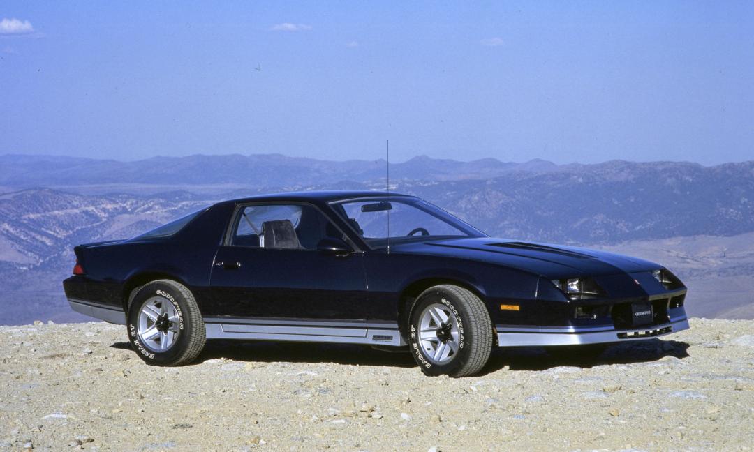 雪佛兰科迈罗第一代到第六代,雪佛兰科迈罗爆改蓝色版