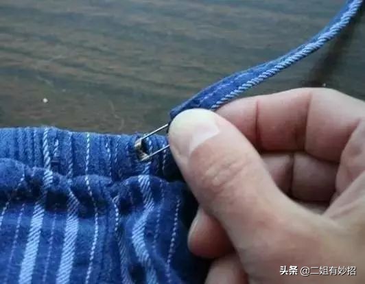 新鞋拉链拉不下来怎么办小窍门,新鞋子前面挤脚怎么办小妙招