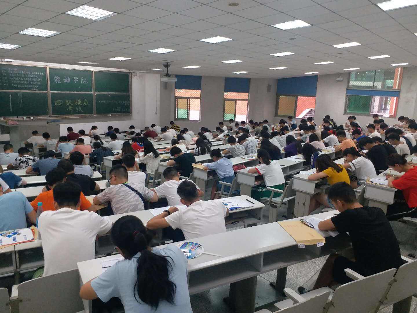 真的严重吗？大学生期末考试两次作弊被抓，最终被学校开除学籍