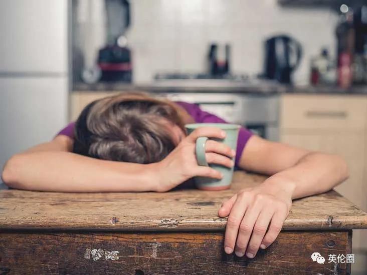 英国专门组织华人打疫苗！4名接种者亲历：低烧乏力起红疹关节痛