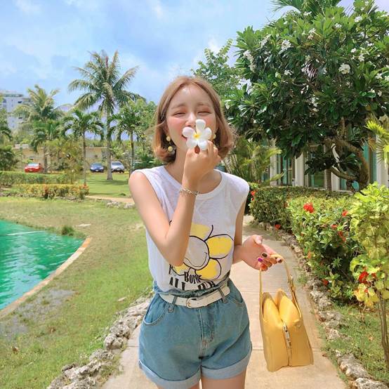 vivamoon韩国穿搭博主小西装,鬼马精灵彩虹眼妆