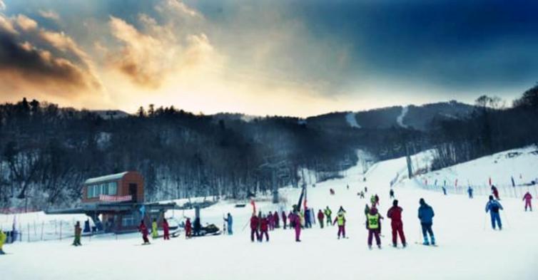 国内10大滑雪旅游攻略,国内必打卡滑雪场