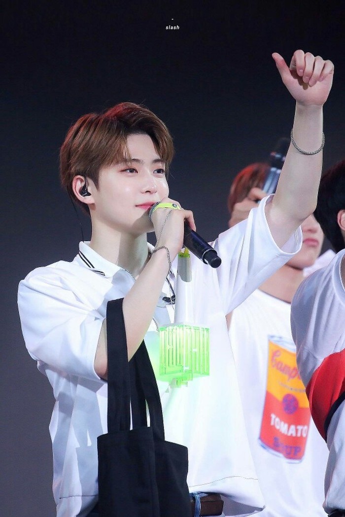 sm艺人刚进公司,SM回应边伯贤提出解约