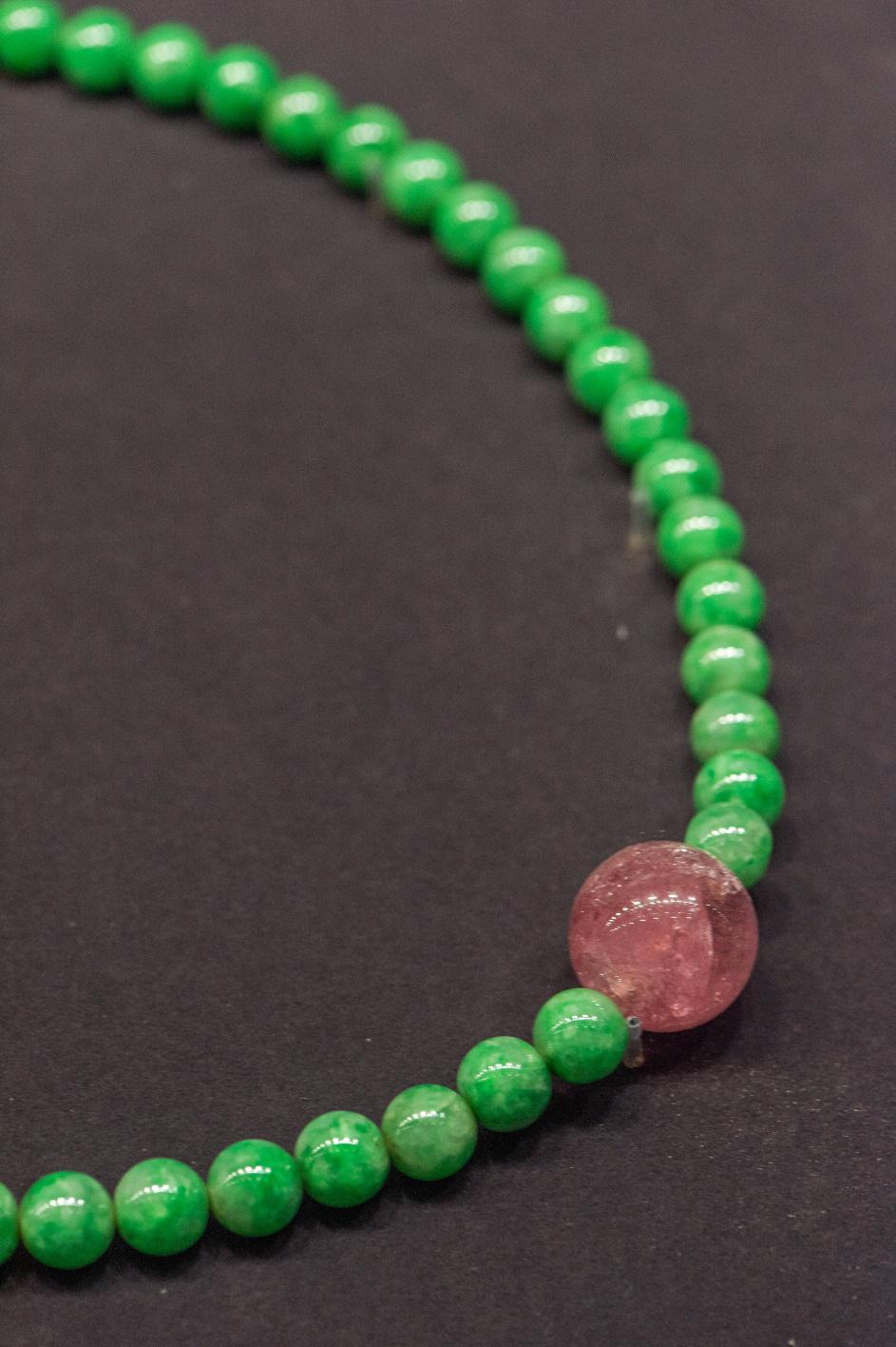 清代满绿翡翠朝珠价格,清代朝珠翡翠佛塔