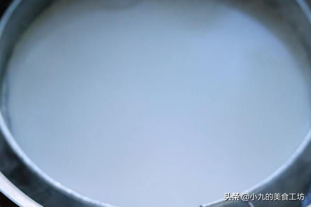 想吃凉皮不用买最简单的制作方法,不用洗面的米皮的家常做法