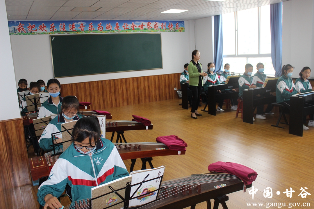 全力办好家门口学校,甘肃省甘谷县康庄中学校长张光亭