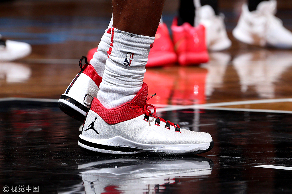 NBA今日球鞋精选：上脚两双联名款！火箭赢了，“鞋王”嗨了