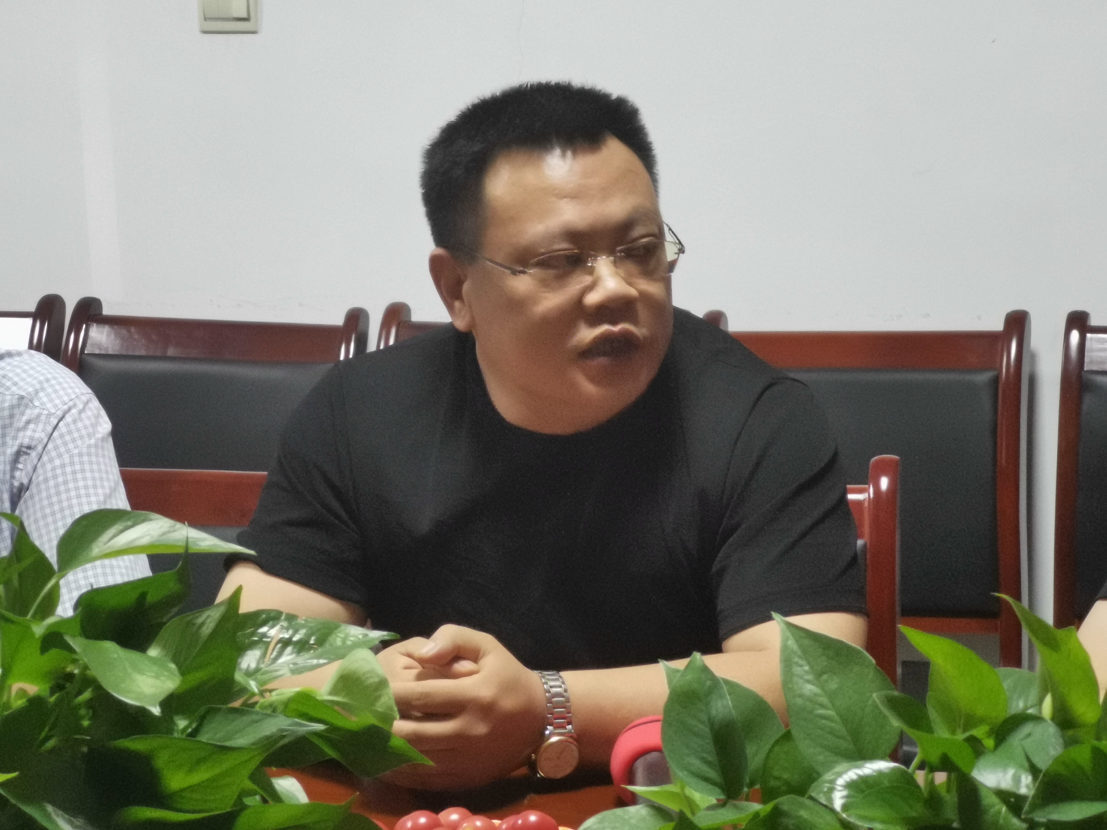 大荔秦东考务中心·金龙•鸿运驾校举办庆祝八一建军节座谈会