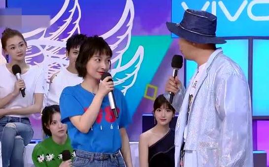 吴昕现身薇娅直播间，一边跳舞一边吃，3分种爆卖6400枚蛋黄酥