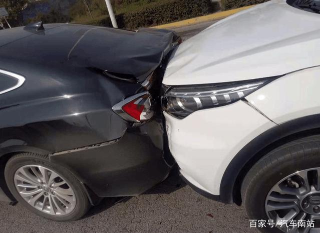 观致5碰撞五星,观致5对撞重卡