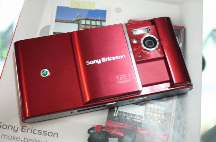 索爱曾经的机皇,可以挂好几个qq的翻盖手机