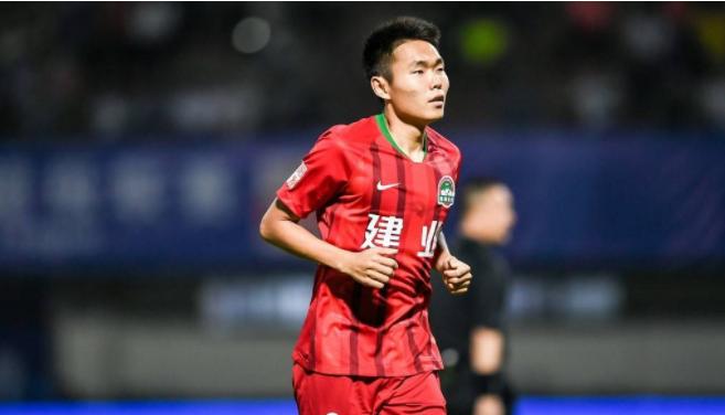 国足王上源进球球迷反应,国足补强人选引发猜测