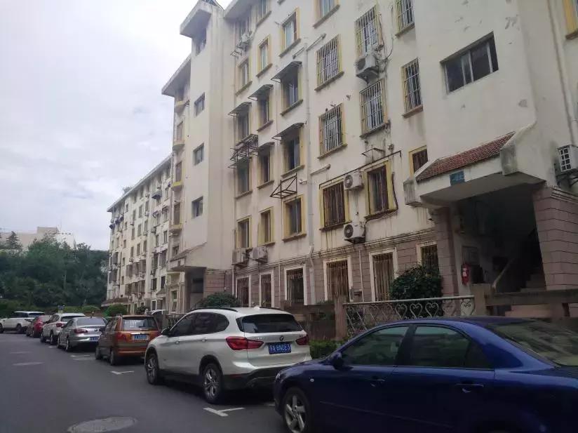 曾经的富人区如今没有人住,曾经的富人区洋房中的洋房