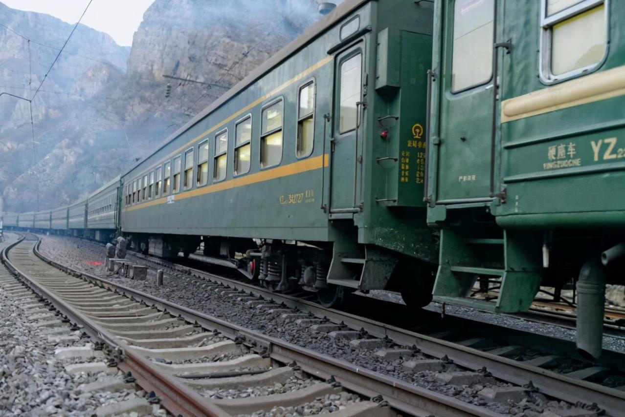 你知道火车推销员月薪资多高吗?网友:想象和现实的差距太大了