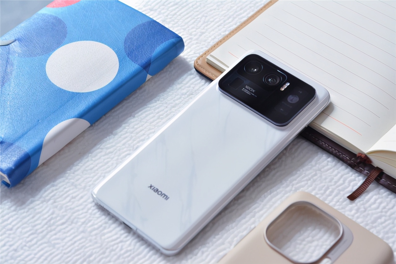 小米11Ultra海外售价确认，网友：雷军对国内米粉真好