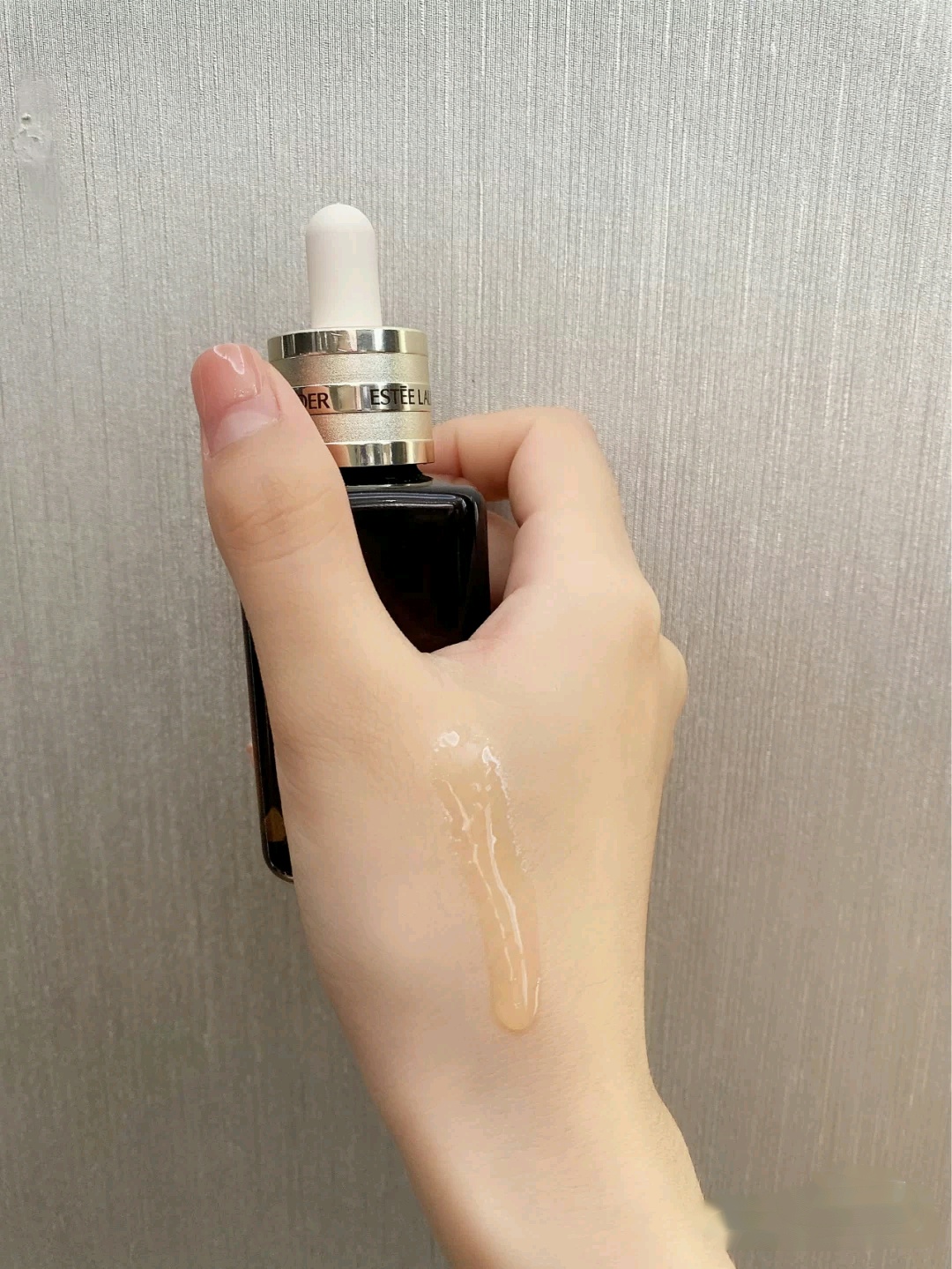 科颜氏淡斑精华液小白瓶精华,科颜氏美白提亮淡斑精华与小棕瓶