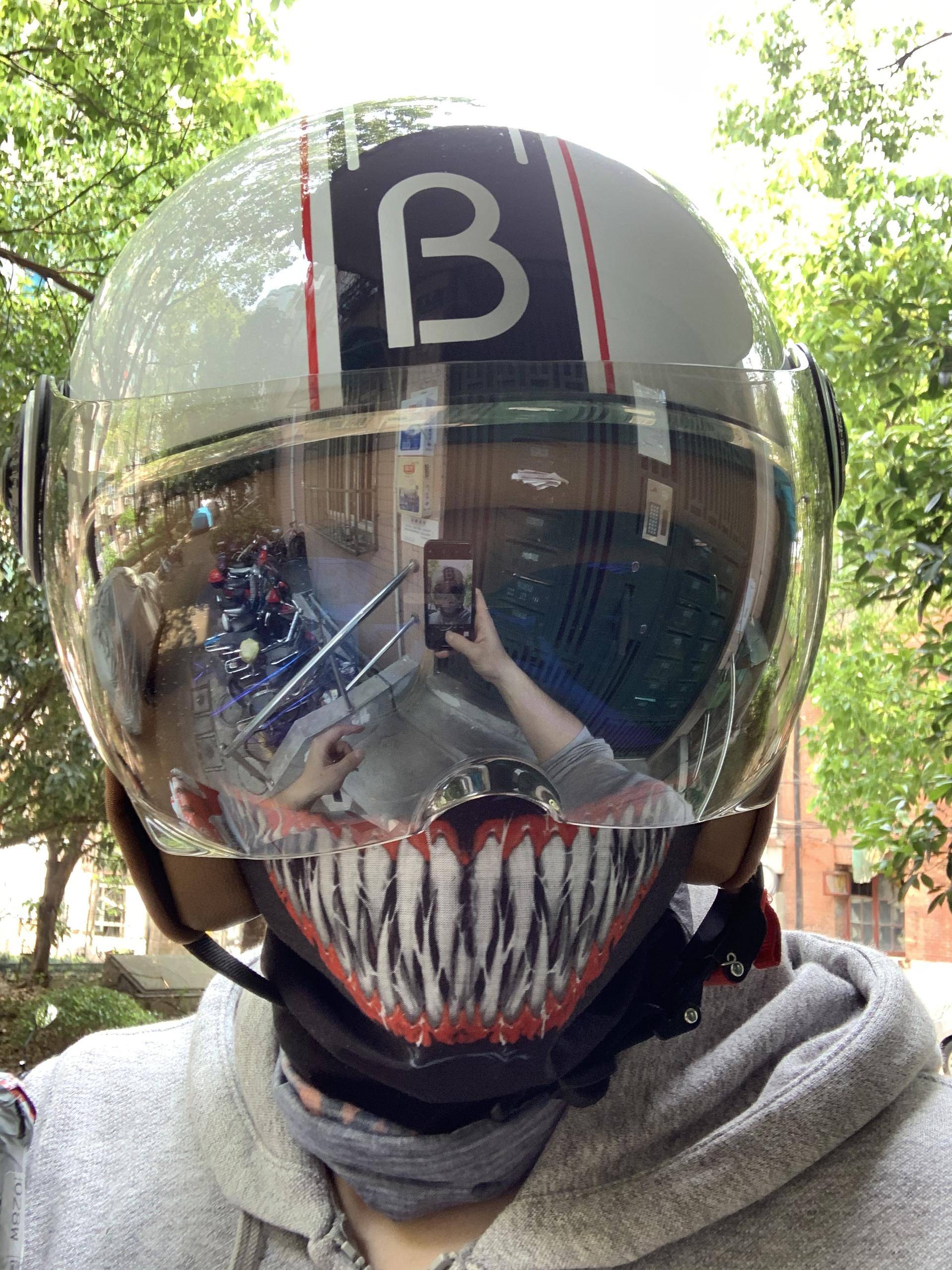 自行车头盔与电动车头盔区别,一盔一带骑电动车戴头盔