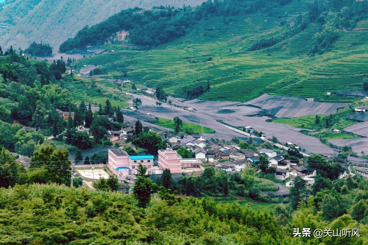 农村二郎担山房子,农村山顶建房风水