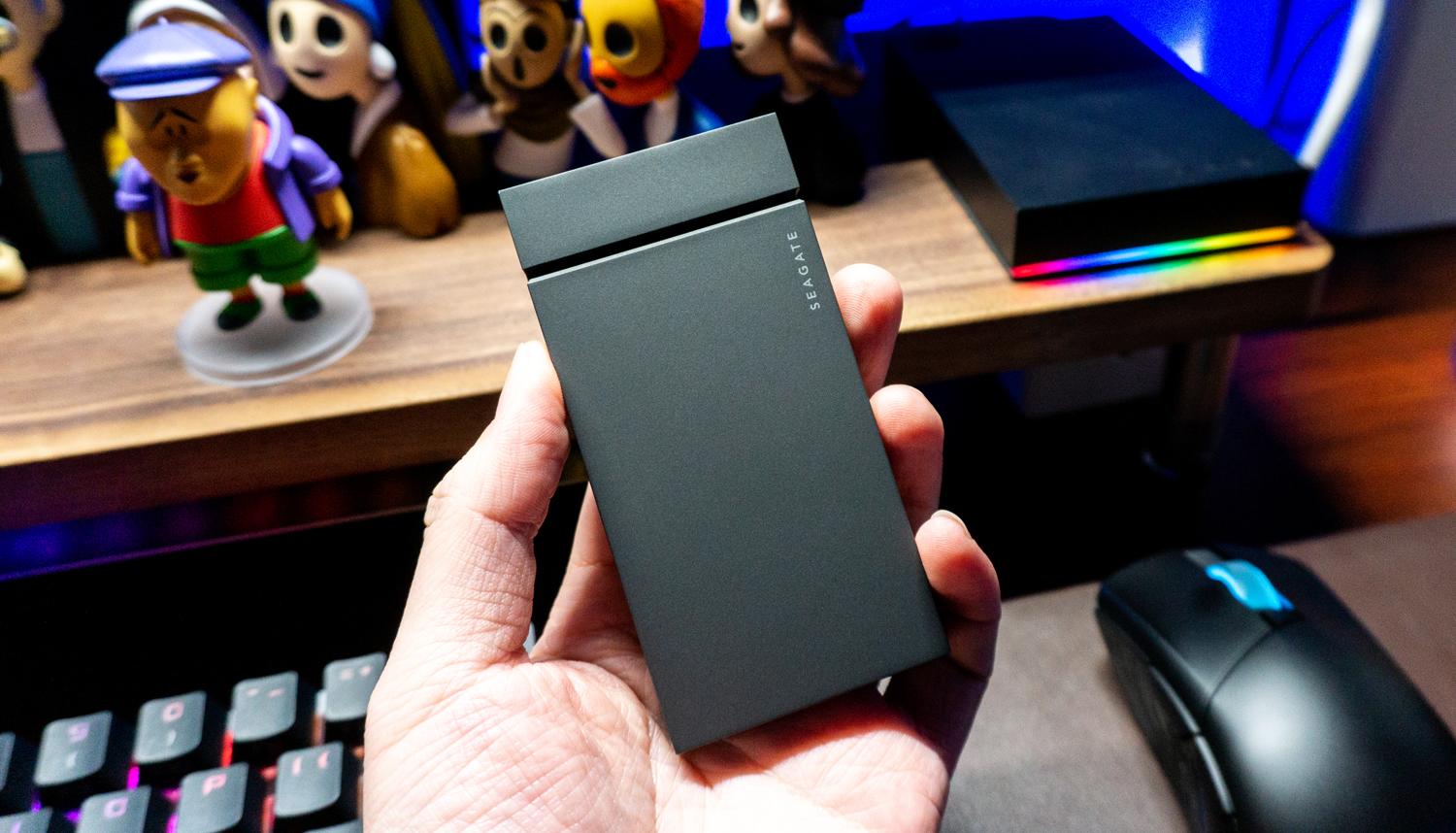 游戏宅的电脑桌面,游戏头戴式耳机rog棱镜s