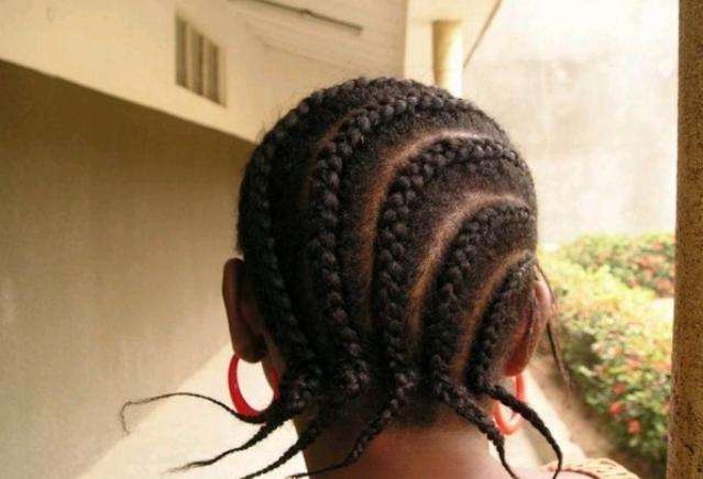 “过得和中国人一样”的非洲编发师心灵手巧，编的头发太美了！
