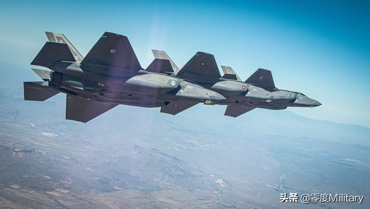 涓归害鐨囧绌哄啗瑁呭,鑻卞浗鐨囧绌哄啗杞扮偢涓归害